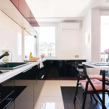 Rent Like - Aleja Solidarnosci 68 *